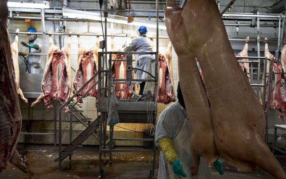 美国最大猪肉生产商无限期关闭工厂,美国经济离大萧条更近了一步