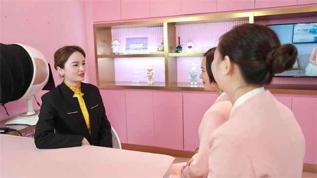 努力幸运不放弃--莎蔓莉莎西南事业群员工余红莉